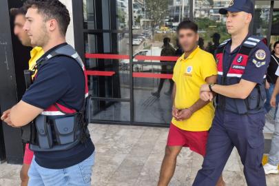 Alanya’da market çalışanını bıçaklayan 2 kardeş tutuklandı