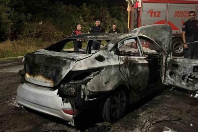 Alanya’da seyir halindeki otomobil alevlere teslim oldu