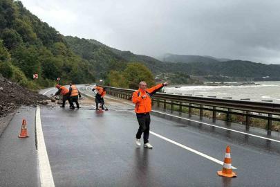 Alaplı-Akçakoca yolunda heyelan