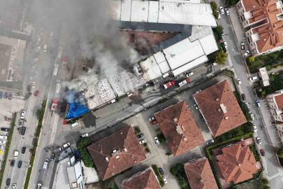 Alevler restoranı sardı: 15 araç ve 27 personelle yangın kontrol altına alındı