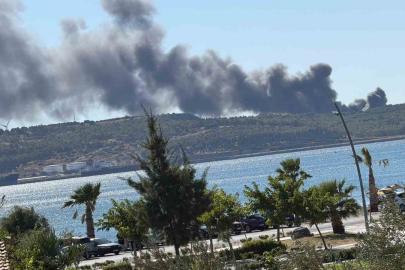 Aliağa’da gemi söküm tesislerindeki hurdalık deposunda yangın