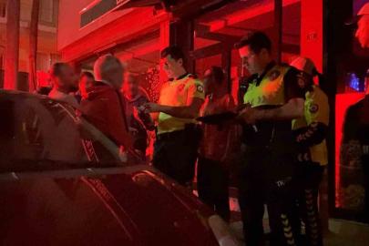 Alkollü şahıslar polisi çileden çıkardı