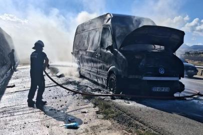 Amasya’da hırdavat malzemesi yüklü kamyonette yangın çıktı