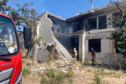 Antakya’da metruk bina yangını kontrol altına alındı