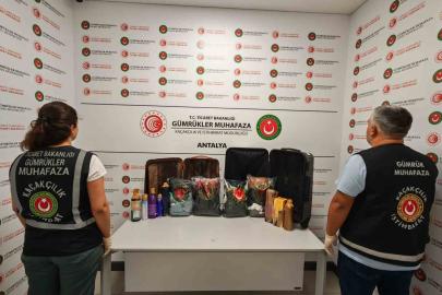 Antalya Havalimanı’nda uyuşturucu operasyonu: 18 kilo 921 gram likit metamfetamin ele geçirildi