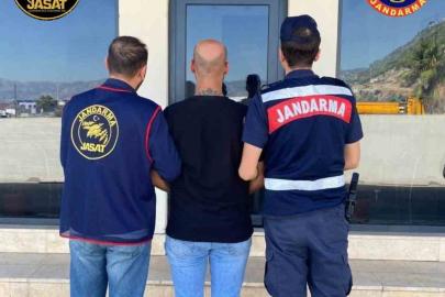 Antalya’da JASAT’tan aranan şahıslara operasyon düzenlendi