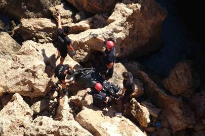 Antalya’da kayıp olarak aranan kadının cansız bedeni 35 metrelik falezlerin dibinde bulundu