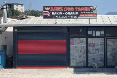 Aracın motor kısmında yaşanan patlama sonrası başına parça isabet eden 13 yaşındaki çırak hayatını kaybetti