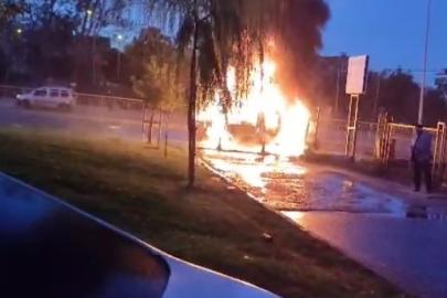 Arnavutköy’de seyir halindeki kamyonet alev topuna döndü