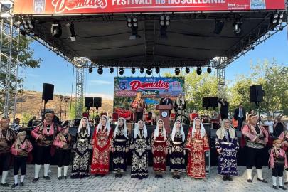 Ayaş Domates Festivali, renkli görüntülerle başladı