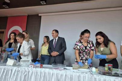 Aydın’da şekersiz lezzetler için mutfağa girdiler