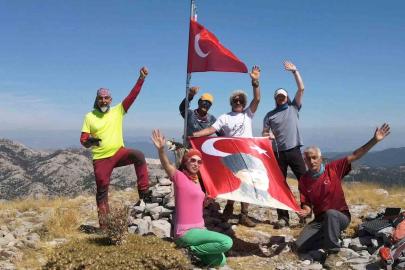 Ayıçtu Zirvesi’nde Gaziler Günü anısına Bayrak dalgalandırdılar
