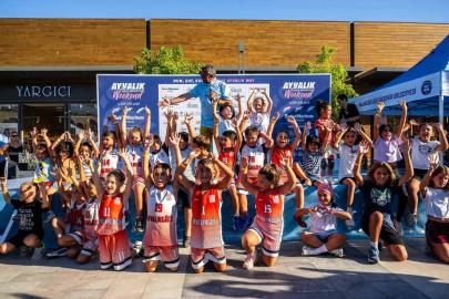 Ayvalık’ta koşu heyecanına çocuklar renk kattı
