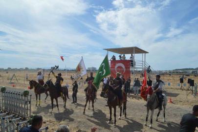 Ayvalık’ta rahvan at yarışlarında 100 at piste çıktı