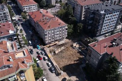 Bahçelievler’de 5 katlı binanın istinat duvarı çöktü