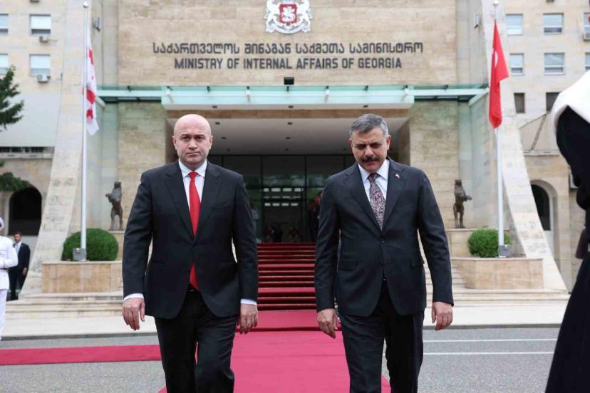 Bakan Çiftçi, Tiflis’te görev başında hayatını kaybeden polisleri andı