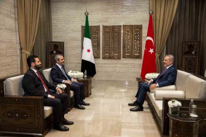 Bakan Fidan, Suriyeli mevkidaşı Şeybani ve Suriye İçişleri Bakanı Hattab ile üçlü görüşme gerçekleştirdi