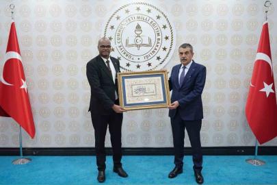 Bakan Tekin, Sudan Eğitim Bakanı Hajar ile bir araya geldi