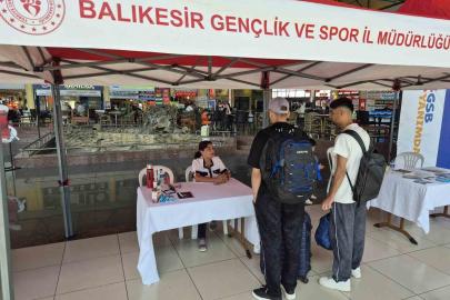 Balıkesir’de üniversite öğrencileri terminalde karşılandı