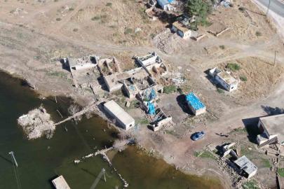 Baraj sularına gömülen köy, leyleklerin yuvası ve balıkçıların uğrak noktası oldu