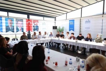 Başkan İbrahim Naci Yapar, YKS’de dereceye giren öğrencilerle bir araya geldi