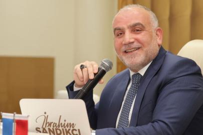 Başkan Sandıkçı: "Üniversiteyi kazanan tüm öğrencilerimize burs desteği sağlıyoruz"