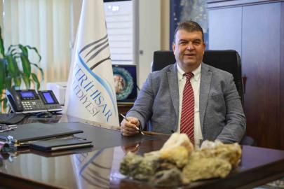 Başkan Yetişkin’den sevgilisine: "Uğur Dündar gelecek 1 saat avutmam lazım"