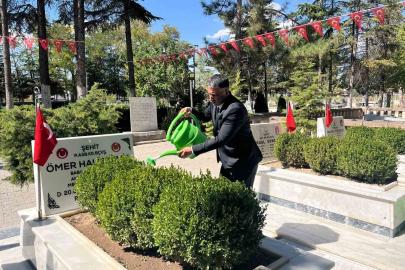 Başsavcı Tuncay’dan şehit Ömer Halisdemir’in kabrine ziyaret