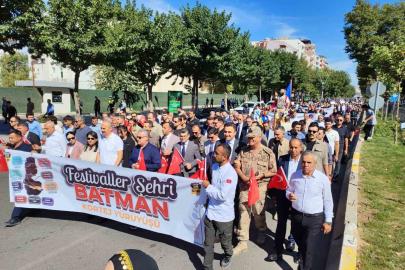 Batman’da festival coşkusu kortej yürüyüşüyle başladı