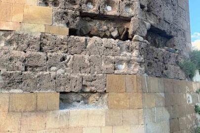 Bayburt Kalesi’nin girişinde düşme riski bulunan taşlar 2027 yatırım programına teklif edildi