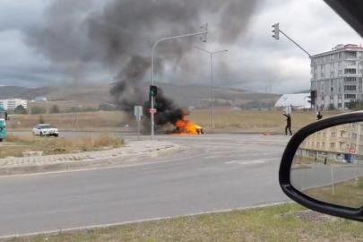 Bayburt’ta kamyonet kasasındaki jeneratör alev alev yandı