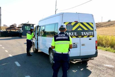 Bayburt’ta okul çevreleri ve servis araçları denetlendi