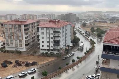 Besni’de sağanak yağış etkili oldu