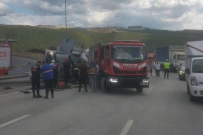 Beton mikseri devrildi, araçta sıkışan sürücü yaralandı