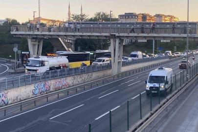 Beyoğlu’nda arızalanan tanker E5’te trafiği kilitledi