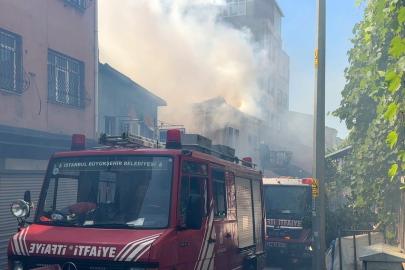Beyoğlu’nda iki katlı iş yerinde çıkan yangın söndürüldü