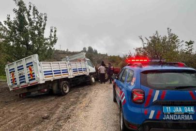 Bilecik’te kamyonet sürücüsünün imdadına jandarma yetişti