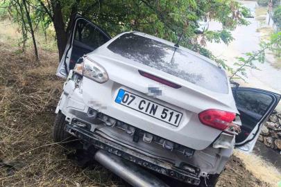 Bilecik’te otomobil şarampole uçtu: 4 kişi yaralandı