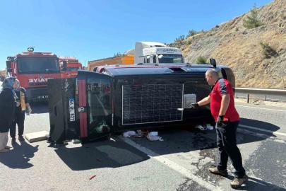 Bilecik’te ticari araç devrildi: 3 yaralı