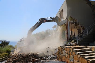 Bodrum’da kaçak yapılarda yıkım çalışmaları sürüyor
