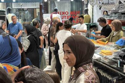 Bolu’da aileler okul öncesi alışverişinde: İğne atsan yere düşmez