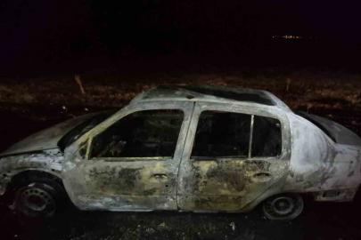 Burdur’da araç yangını otluk alana sıçradı: 2 bin metrekare alan yandı