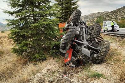 Burdur’da traktör devrildi, sürücüsü yaralandı