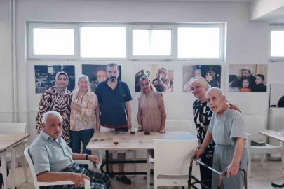 Burhaniye’de kadın muhtardan huzurevi ziyareti