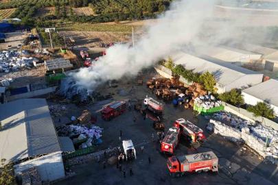 Bursa’da geri dönüşüm deposunda korkutan yangın
