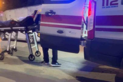 Bursa’da kontrolden çıkan motosiklet park halindeki araca çarptı: 2 yaralı