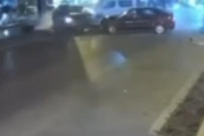 Bursa’da kontrolden çıkan otomobil karşı şeride geçti: 2 yaralı
