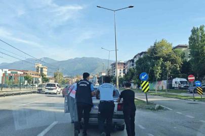 Bursa’da zabıta ekiplerinden örnek davranış