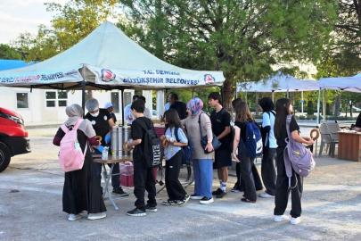 Büyükşehirden okul yolunda öğrencilere sıcak sürpriz