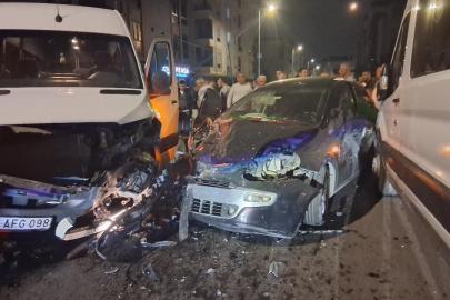 Çerkezköy’de otomobil ve minibüs çarpıştı